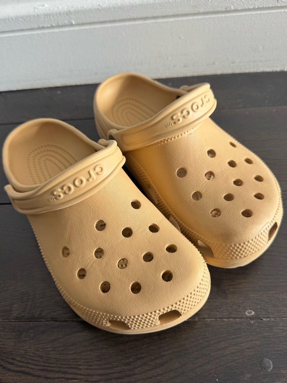 CROCS Classic Clog in Tan
